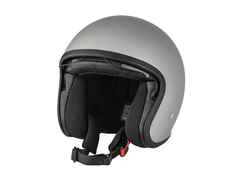 Ein grauer offener Motorradhelm mit schwarzem Kinnriemen.