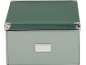 Grüne Aufbewahrungsbox mit Metallbeschlägen und Etikettenhalter.