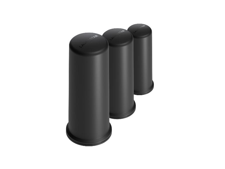 Drei schwarze Laurastar Wasserfilterkartuschen in einer Reihe.