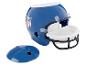 Ein blauer NFL-Footballhelm mit weißer Innenseite und einem abnehmbaren Deckel.