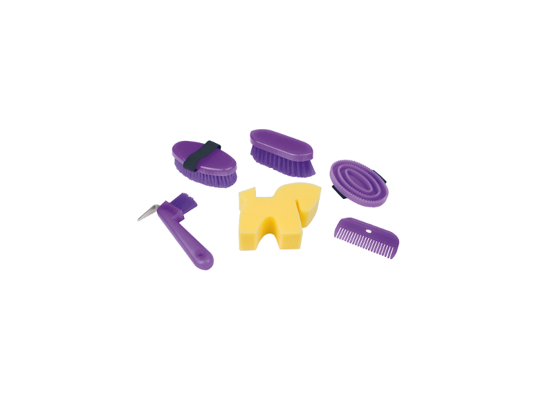 LENA Hobby Horsing Putzset mit lila Bürsten, einem Kamm, einem Hufkratzer und einem Schwamm in Pferdeform.