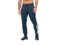 Herren-Jogginghose in Dunkelblau mit weißem Logo am Bein.