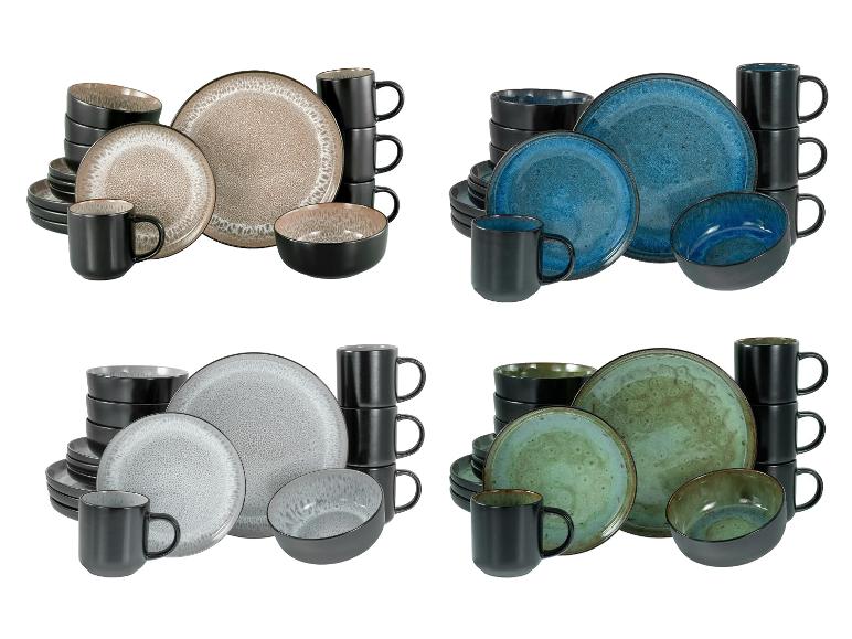 Vier Keramik-Geschirrsets in verschiedenen Farben: Braun, Blau, Grau und Grün.