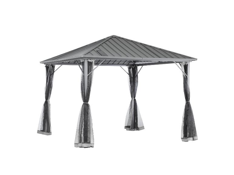 Grauer Metallpavillon mit Spitzdach und transparenten schwarzen Netzvorhängen, die an jedem Bein zurückgebunden sind