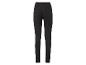 Schwarze Leggings aus glattem Material.