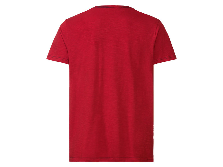 Ein rotes T-Shirt mit kurzen Ärmeln.