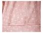 Nahaufnahme eines weichen rosa Stoffes mit dezentem Tupfenmuster.