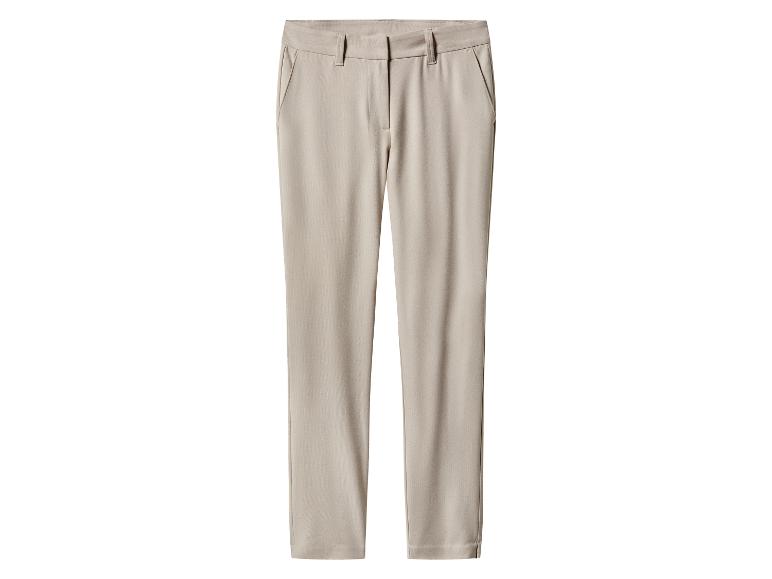 Eine hellbeige Damenhose mit flacher Vorderseite und Seitentaschen.