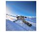 Mann beim Snowboarden in der CRIVIT Herren-Freeride-Hose.