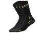 Drei Paar schwarze CAT®-Socken mit gelben Details.