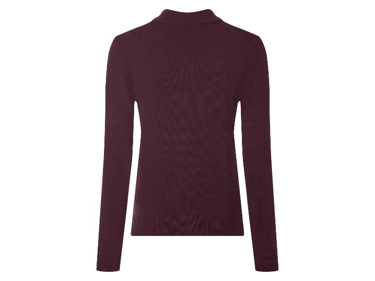 Rückenansicht eines langärmeligen bordeauxroten Damen-Poloshirts.