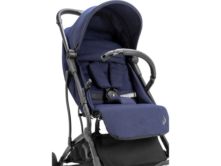 Ein dunkelblauer Kinderwagen mit einem Sonnendach.