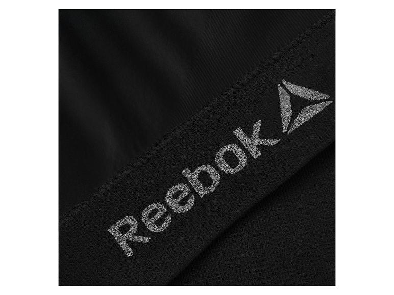 Schwarze Sportbekleidung mit Logodetail.