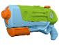 Leuchtend grüne und blaue Wasserpistole mit orangefarbenen Akzenten und dem Text „SPLASH“.
