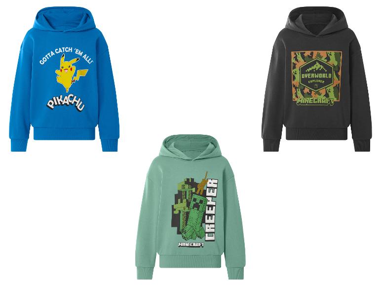 Kinder-Hoodies: ein blauer mit Pikachu, ein grüner mit Creeper und ein grauer mit Overworld-Design.