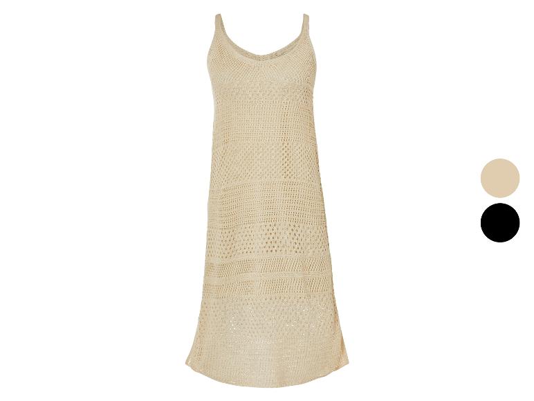 Langes, beiges Häkelkleid, auch in Schwarz erhältlich.