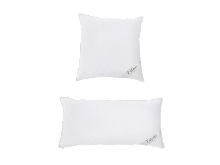 Zwei weiße Balette Kissen, ein quadratisches und ein rechteckiges.