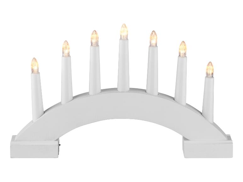 Weißer Kerzenständer mit sieben LED-Lichtern