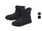 Dunkelblaue Schneestiefel mit Reißverschluss und Bergmotiv.