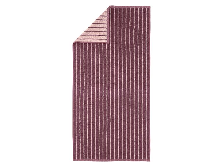 Lila-beige gestreiftes Handtuch mit einer umgeschlagenen Ecke