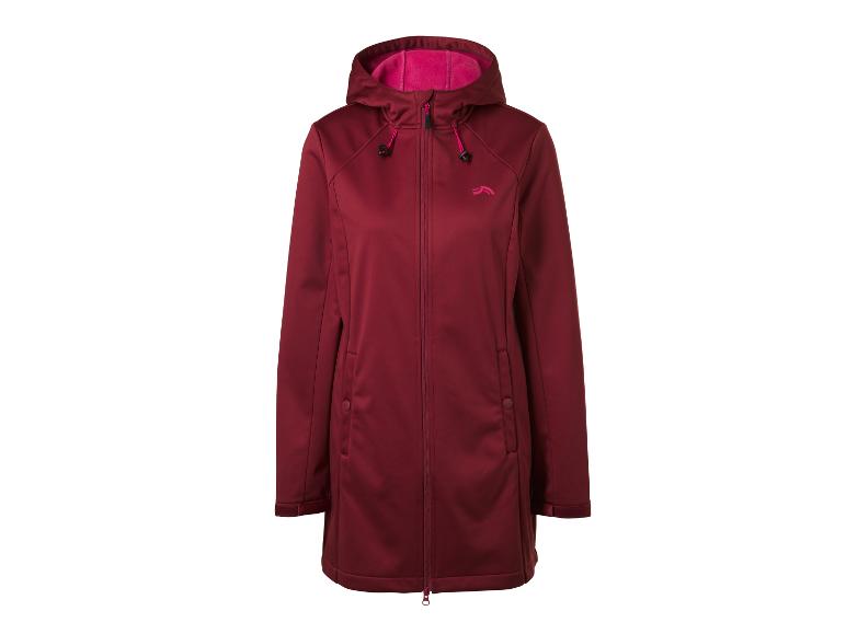 Damen-Long-Softshelljacke in Dunkelrot mit pinkem Kapuzenfutter.