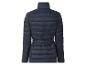 Dunkelblaue gesteppte Jacke mit Gürtel auf weißem Hintergrund.