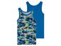 Zwei Tanktops für Jungen, eines mit Camouflage-Muster und eines unifarben blau.