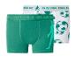 Zwei Herren-Boxershorts, eine grüne und eine weiße mit Fußbällen.