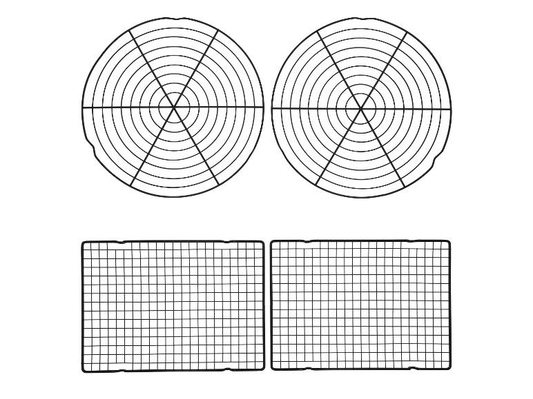 Zwei runde und zwei rechteckige Abkühlgitter für Gebäck.