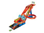 Hot Wheels-Bahn mit Looping und Rampe.