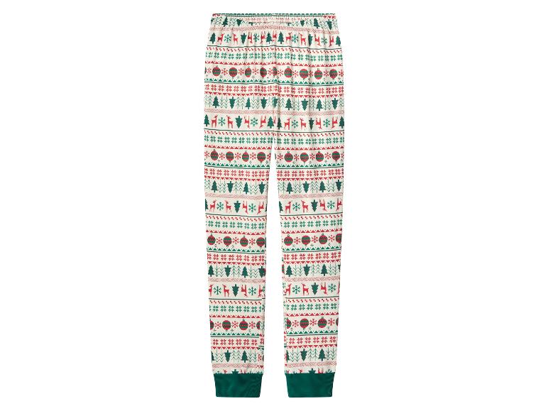 Pyjamahose mit festlichem Weihnachtsmuster, das Rentiere, Tannenbäume und Ornamente zeigt.