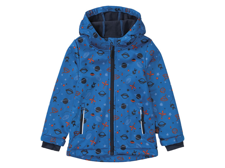 Eine blaue Softshelljacke mit Weltraum-Motiv für Jungen.