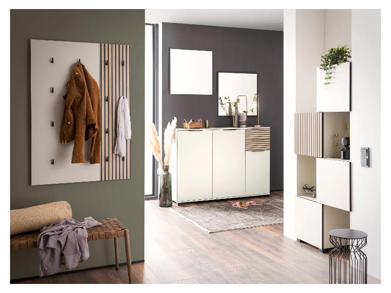 Flurmöbel-Set: Garderobe, Schrank und Aufbewahrungsregale