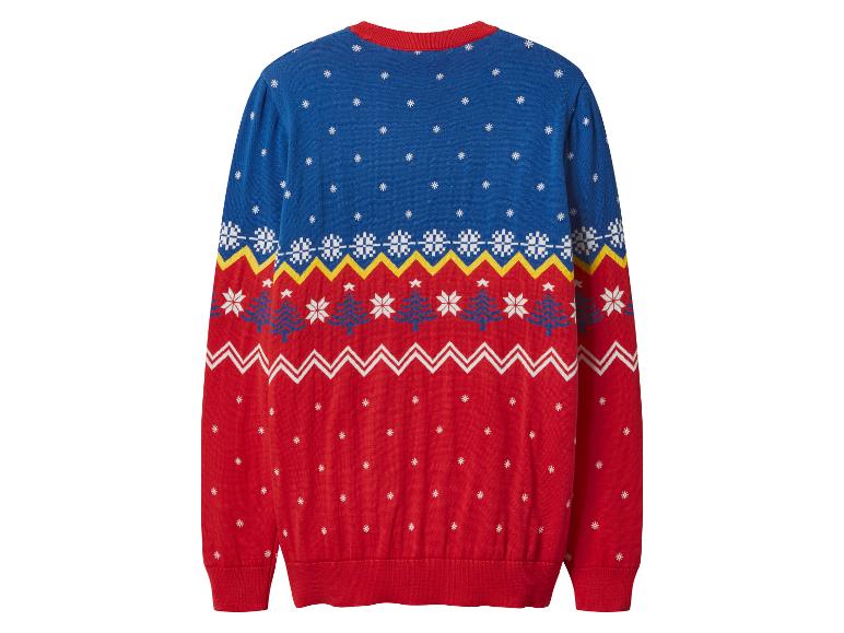 Weihnachtspullover mit blauen und roten Abschnitten, verziert mit Schneeflocken, Bäumen und Zickzackmustern.