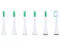 Sechs weiße austauschbare Zahnbürstenköpfe mit grünen und blauen Borsten