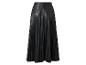 Schwarzer Plisseerock aus Kunstleder.