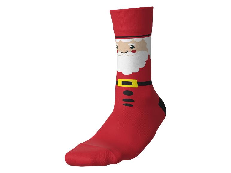 Rote Socke mit Weihnachtsmann-Motiv, inklusive Gesicht, Bart, Gürtel und Knöpfen.