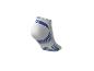Weißer Sportsocken mit blauen Details, Seitenansicht.