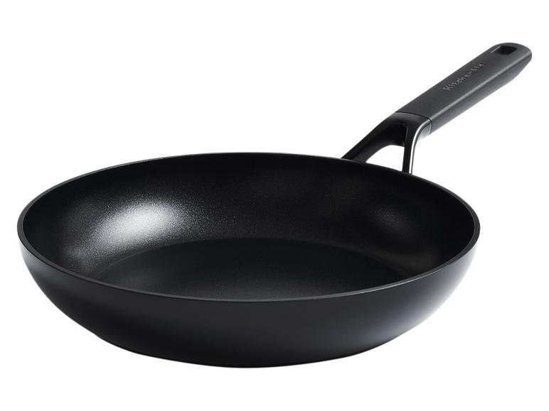 Schwarze KitchenAid Bratpfanne mit Antihaftbeschichtung und ergonomischem Griff.