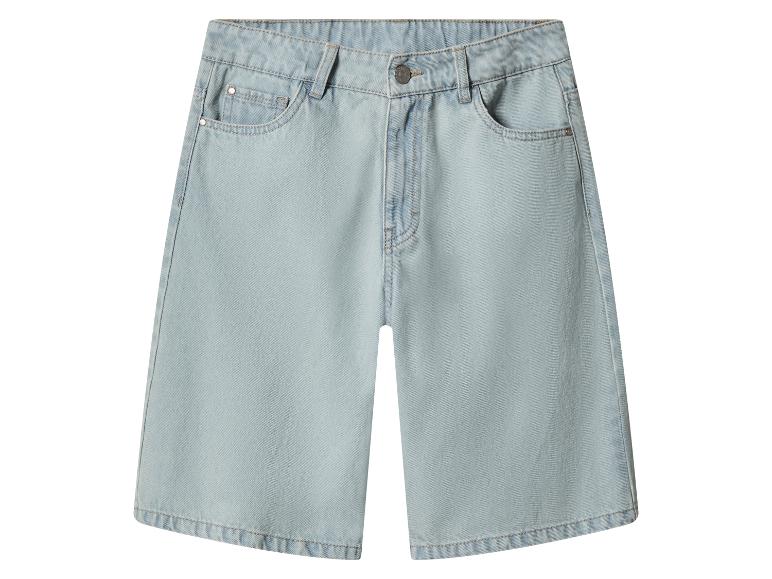 Hellblaue Jeans-Shorts mit Taschen und Knopfverschluss