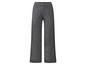 Graue Strickhose mit weitem Bein.