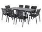 Gartenmöbel: dunkelgrauer Esstisch mit acht passenden Stühlen.