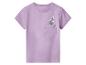 Lila T-Shirt mit Tasche und Blumenmuster.