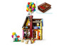 Ein LEGO Up-Haus mit Carl Fredricksen und Russell, inklusive Ballons und einem kleinen Buch.