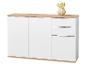 Weißes Sideboard mit Schubladen und Türen, mit heller Holzplatte und einer Vase mit Blumen.