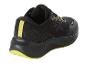 Schwarze Laufschuhe mit gelben Akzenten.