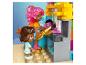Zwei Lego Friends Figuren spielen mit einem Bubble Tea Set.