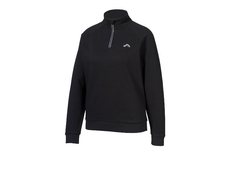 Schwarzes Trainingsshirt mit Reißverschluss und Logo auf der Brust.