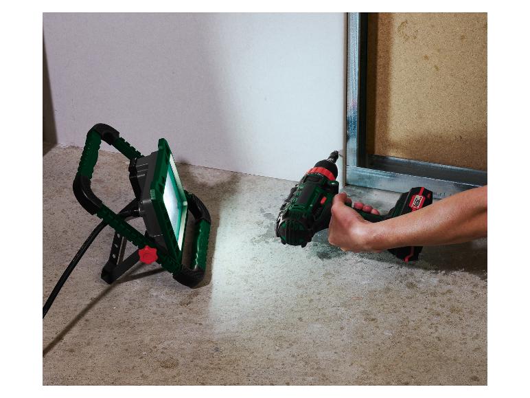 PARKSIDE Arbeitsleuchte und Bohrschrauber für Wandmontage