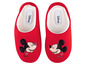 Rote Hausschuhe mit Mickey Mouse Motiv von Disney.